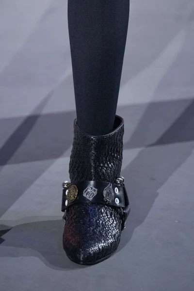 Look 18